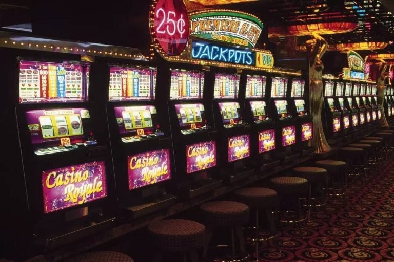 Màn hình game slot 679king trên điện thoại với jackpot nổ hũ